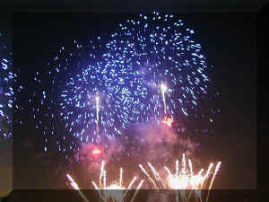 Fireworks NY 0007_046.JPG (203419 bytes)